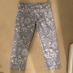 lululemon wunder under crops - size 8